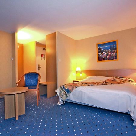 Mercure Hexagone Luxeuil Buitenkant foto