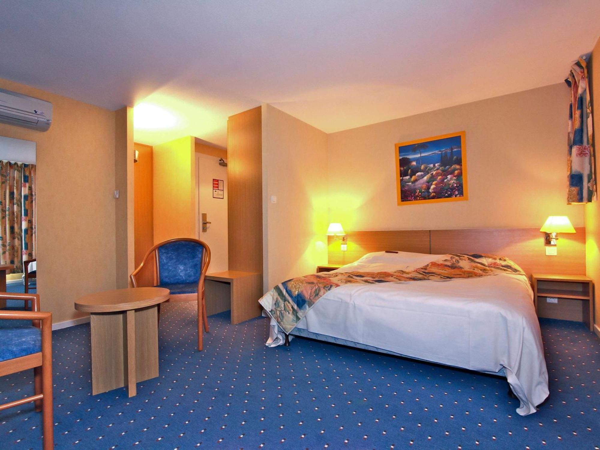 Mercure Hexagone Luxeuil Buitenkant foto